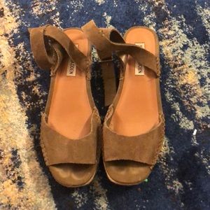 Steve Madden olive wedge
